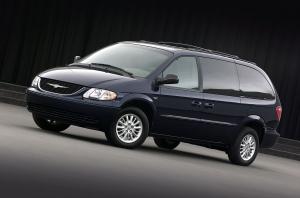 Chrysler Town & Country 2001 года